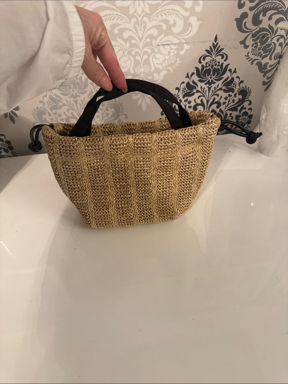 Small drawstring purse from Zara. Bohemian summer vibe. Light and easy to carry.